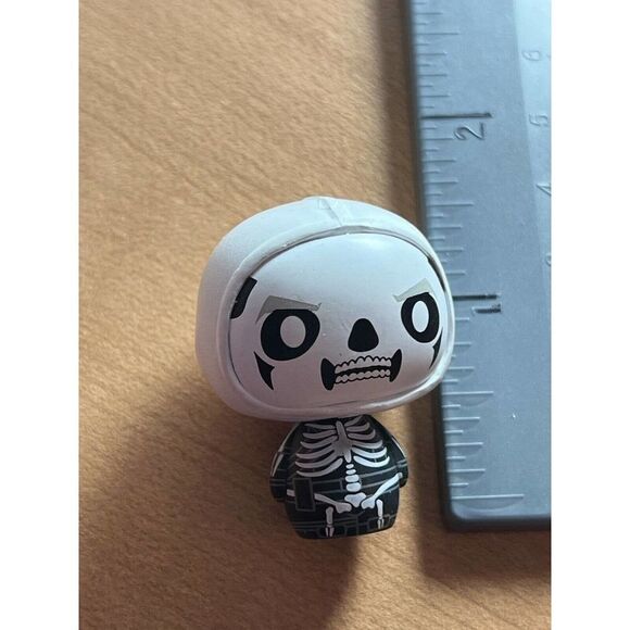 Funko Pint Sized Heroes Fortnite Series 1 Skull Trooper 2018 1.5” - Picture 7 of 7